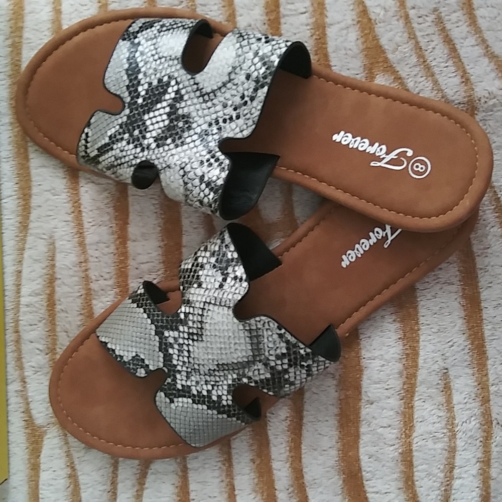 NIB. Forever Black & Gray Snakeskin Print Slides. Chic Summer Style.